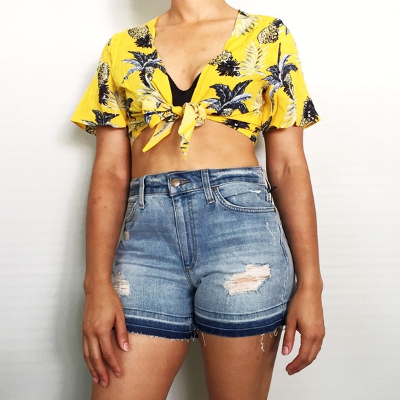 Pineapple Print Front Tie Top - Picture 6 of 8